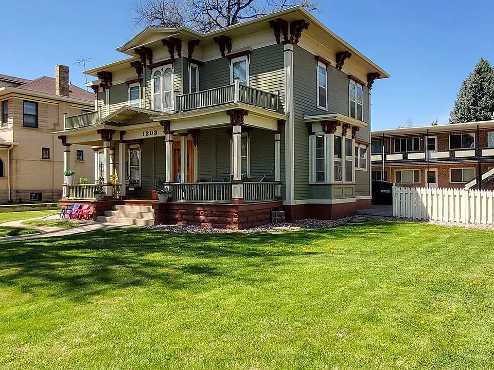 Mead Apartments
