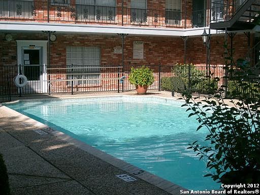 2nd image of 8401 N NEW BRAUNFELS AVE #301