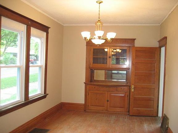 2nd image of 1541 7th St E