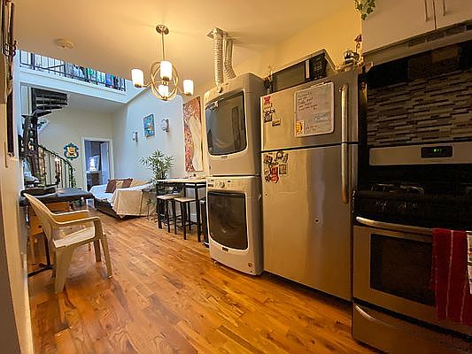 1st image of 556 Bainbridge St APT 3L