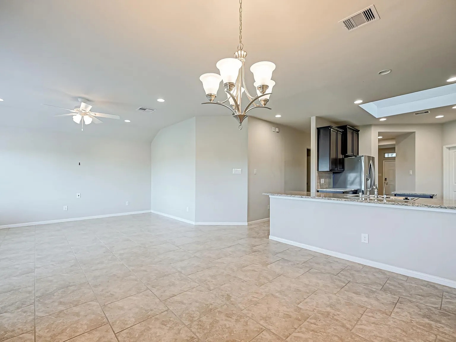 4 bed, 1847 sqft, $2,398 — Photo 4