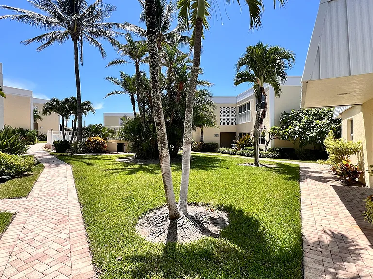 3541 NE Ocean Blvd #4 — Photo 6