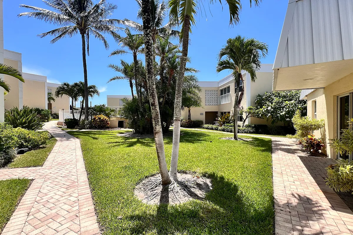 Building Photo - 3541 NE Ocean Blvd #4