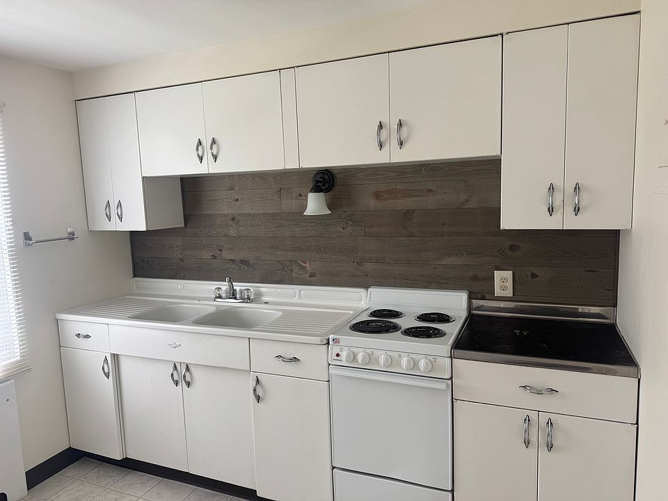 1st image of 1619 W 3rd St #33