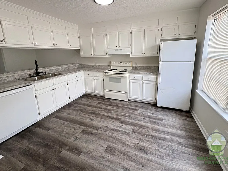 1216 N Main St #B8 — Photo 2
