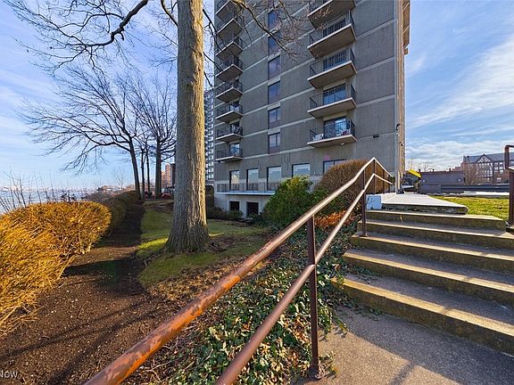 4th image of 12500 Edgewater Dr APT 806