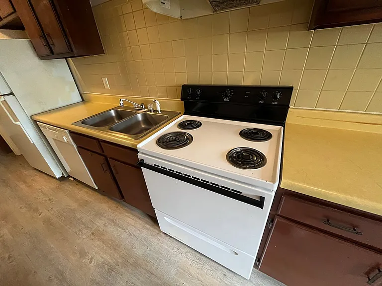3307 Old Forest Rd — Photo 7