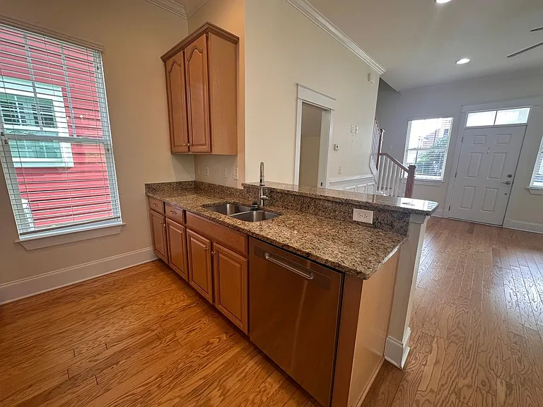 754 Murray Ave — Photo 8