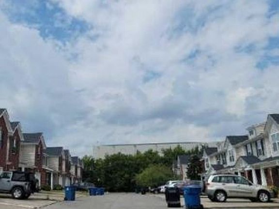 Exterior Neighborhood (street photo)