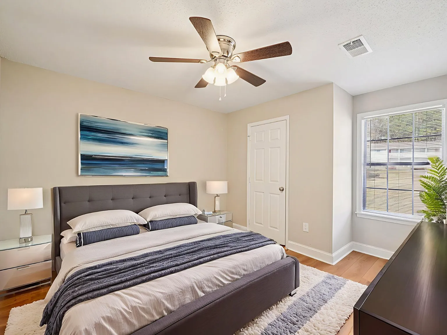 Sun Valley Apartments — Photo 4