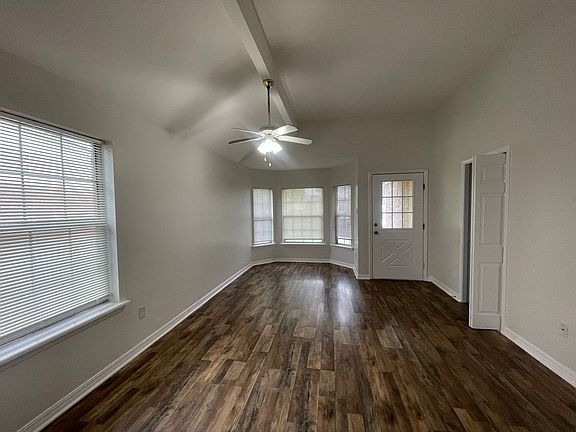 3rd image of 1416 Williamsburg Dr