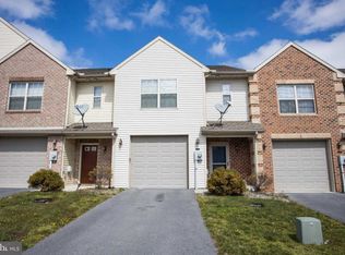 220 Merriweather Dr, Chambersburg, PA 17201