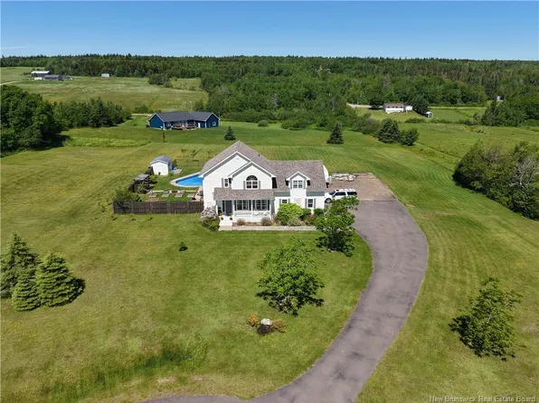 17 Sunrise Rdg, Sackville, NB E4L 4S4