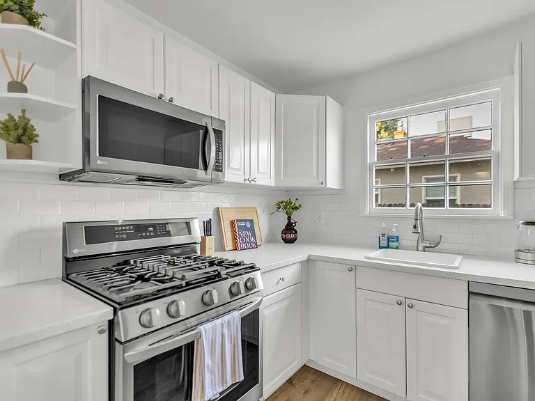 1539 Maryland Ave — Photo 12