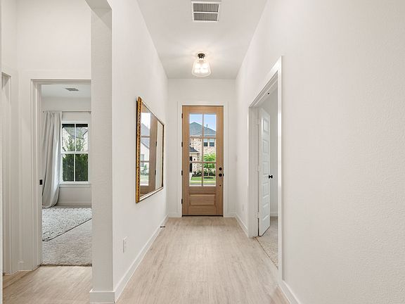3rd image of 809 Isabel St