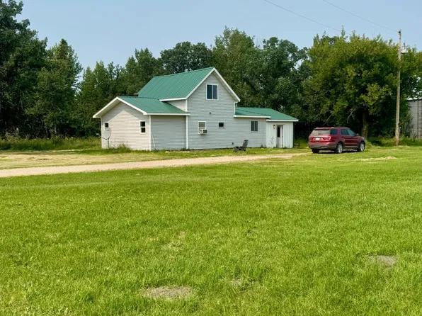 26571 260th St, Warroad, MN 56714