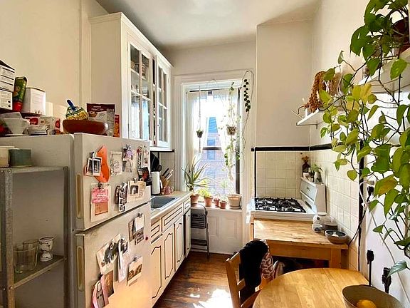 5th image of 471 12th St APT 4R