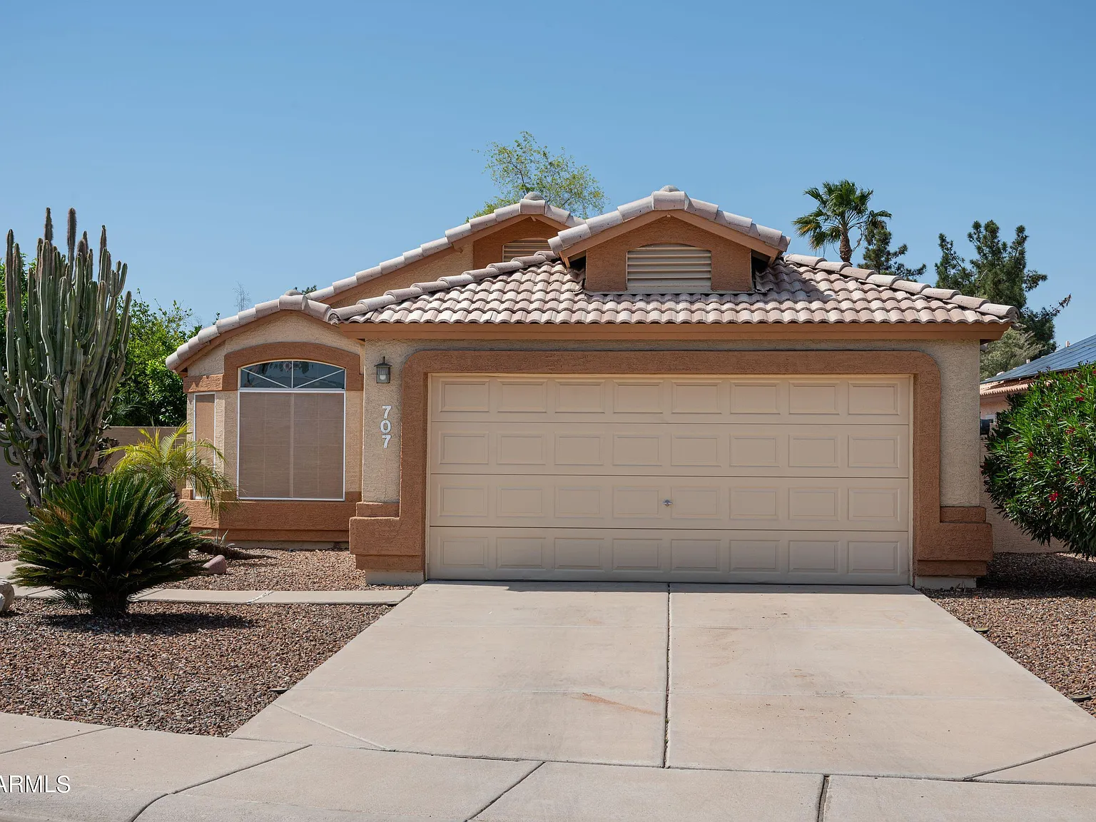 3 bed, 2.0 bath, 1279 sqft, $3,000 — Photo 2