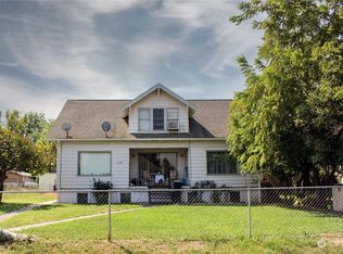 115 SW 9th St, College Place, WA 99324