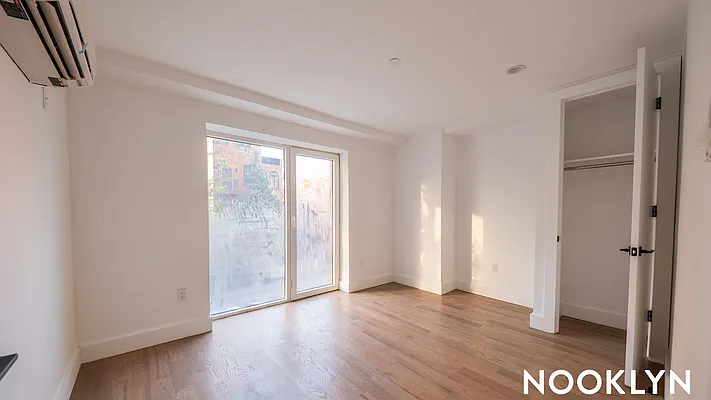 Rented by Nooklyn NYC LLC | media 31
