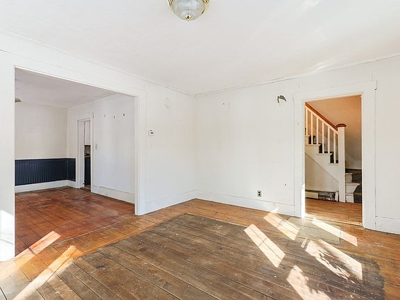 4th image of 14 Leonard Ln
