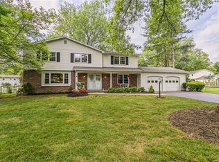 17 Glendower Cir, Pittsford, NY 14534