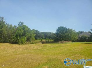 1 Creek Meadow Dr, Decatur, AL 35603