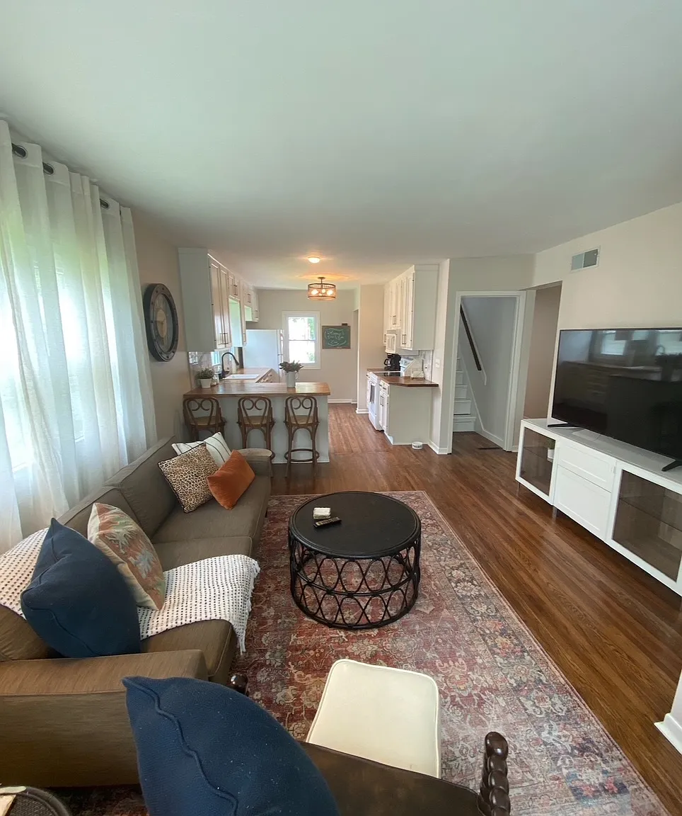 2 bed, 1828 sqft, $2,650 — Photo 2