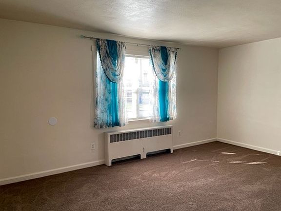 3rd image of 8 Dickinson Ave APT A