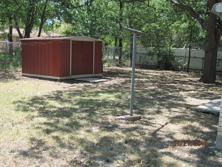 409 Oak St — Photo 18