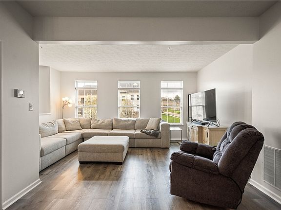 4th image of 22 Truman Cir