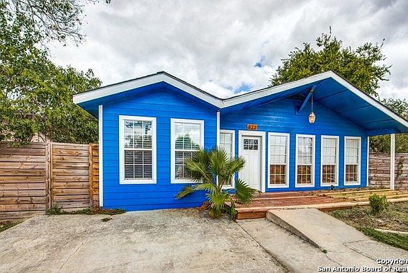 4th image of 823 Sprucewood Ln