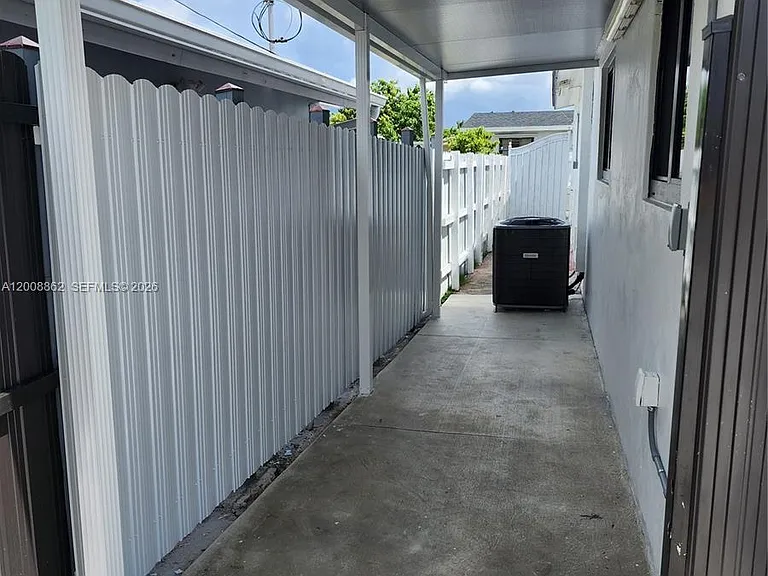 8701 SW 36th St — Photo 3