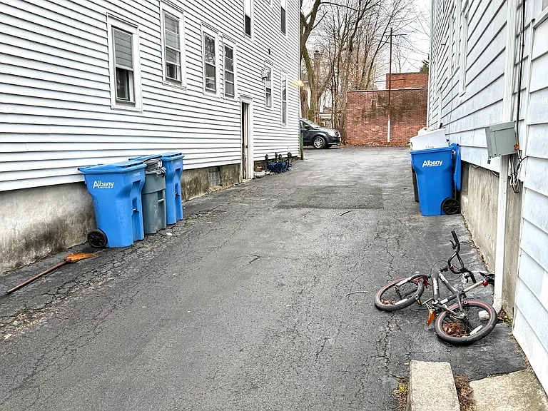 876 Warren St #1 — Photo 14