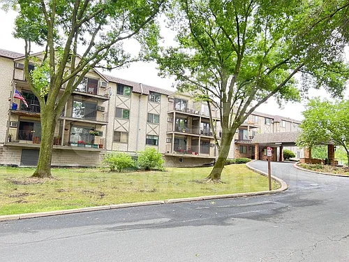 1304 W Medicine Lake Dr #118 Photo 1
