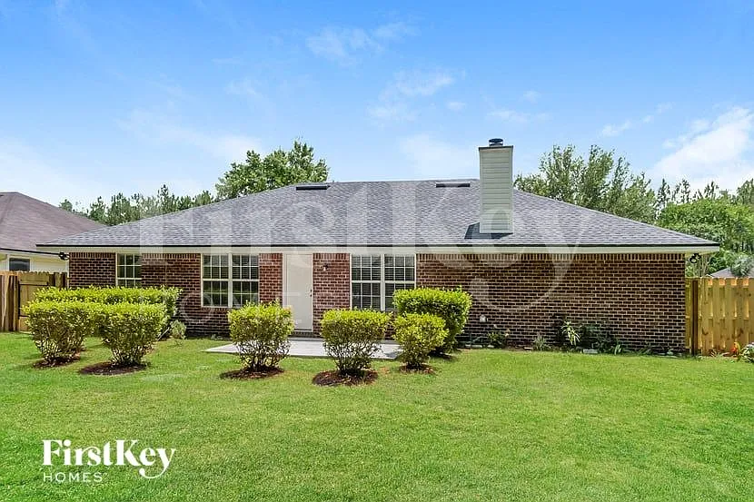 3 bed, 2.0 bath, 1898 sqft, $2,225 — Photo 3