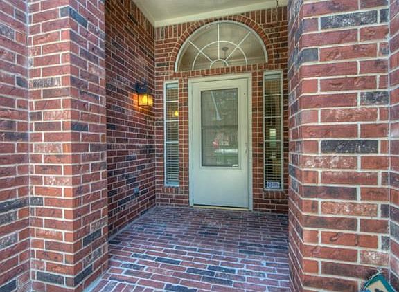 Brick covered front porch!