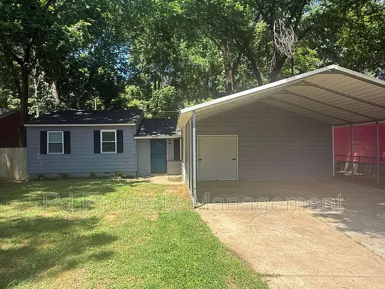 3981 Maynard Dr — Photo 2