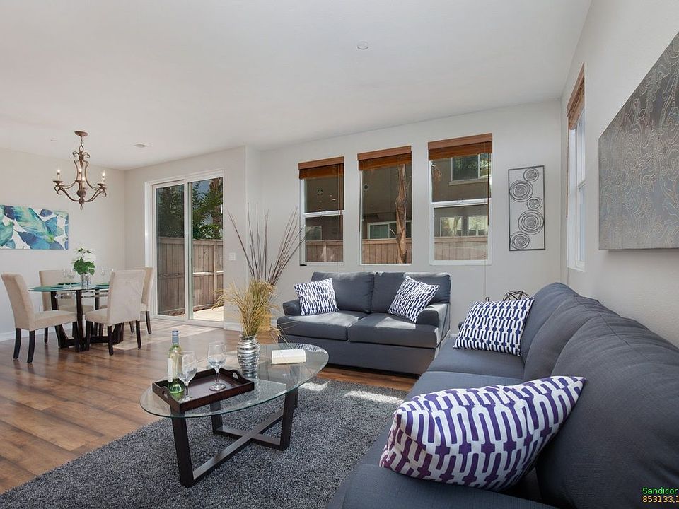 1st image of 211 Aurora Ave