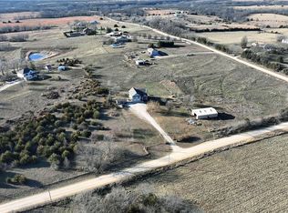 19439 254th St, Tonganoxie, KS 66086