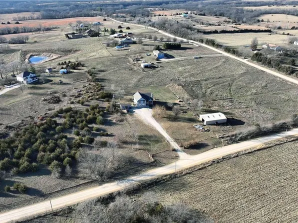 19439 254th St, Tonganoxie, KS 66086