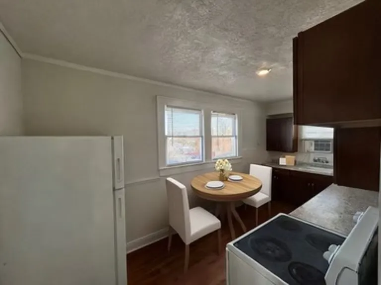 2904 W Chestnut St #3 — Photo 3