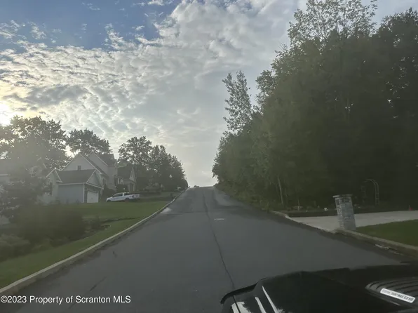 106 & 107 Red Oak Dr, Olyphant, PA 18447