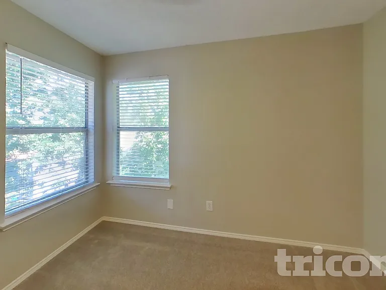 813 Indigo Ter — Photo 11