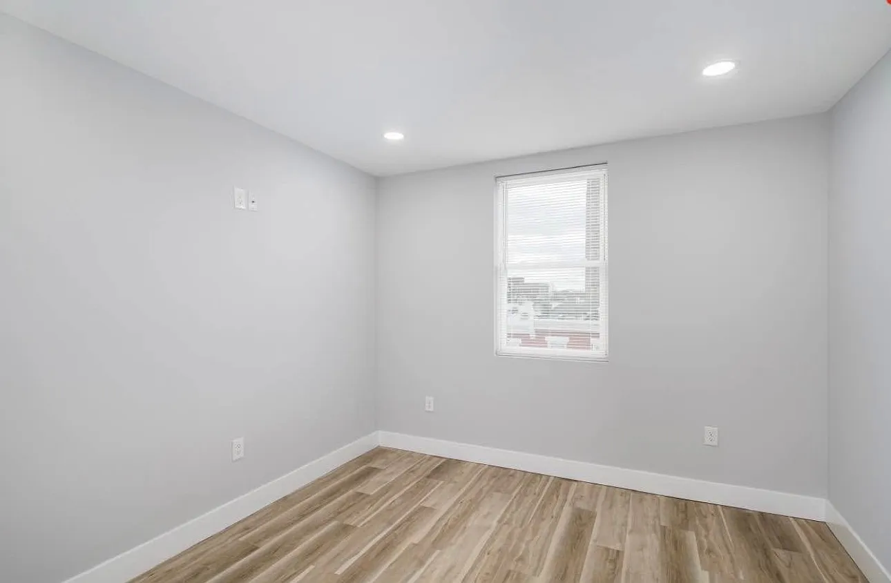 3 bed, 910 sqft, $1,595 — Photo 3