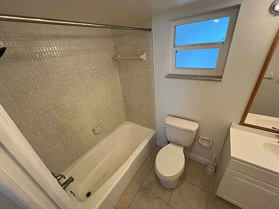 4th image of 3257 NE 13th St #402