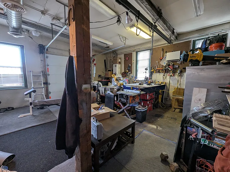 628 W 3rd Ave — Photo 6