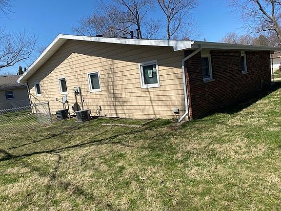 5th image of 1103 E Willard St APT A