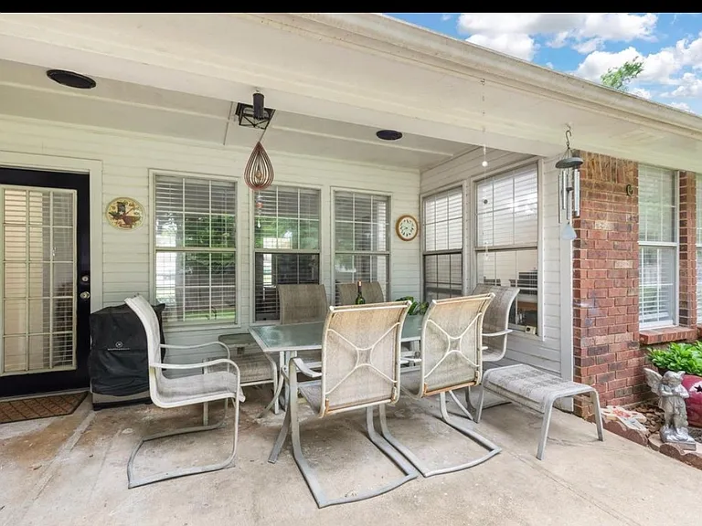 1132 Kensington Ct — Photo 5
