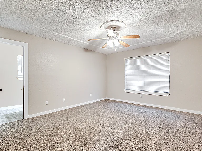 937 Springhill Dr — Photo 11